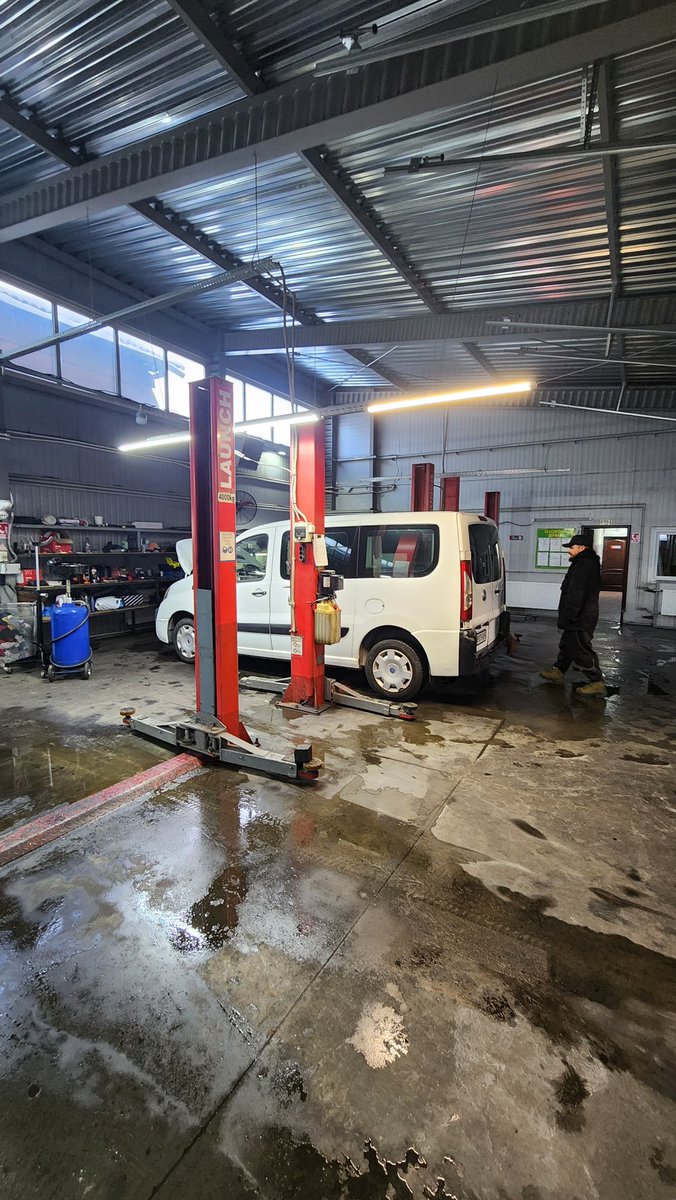 Дорога подруга віддала мені буса свого БФ «ТВНС». Просто так, бо я красіва. Але 🚙 стояла рік без роботи і трохи втомилась. На евакуаторі чортоліт відтягли на СТО де винесли вердикт: треба трохи ремонту та нову резину. В моєму батальйоні бус дуже чекають.

send.monobank.ua/jar/AYyRZHPvGu