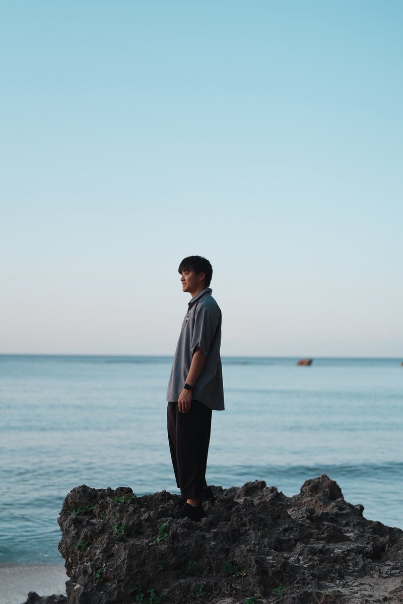 最近の沖縄に行きたい欲と、 このSONYの色味が相まって。 完全に落とし