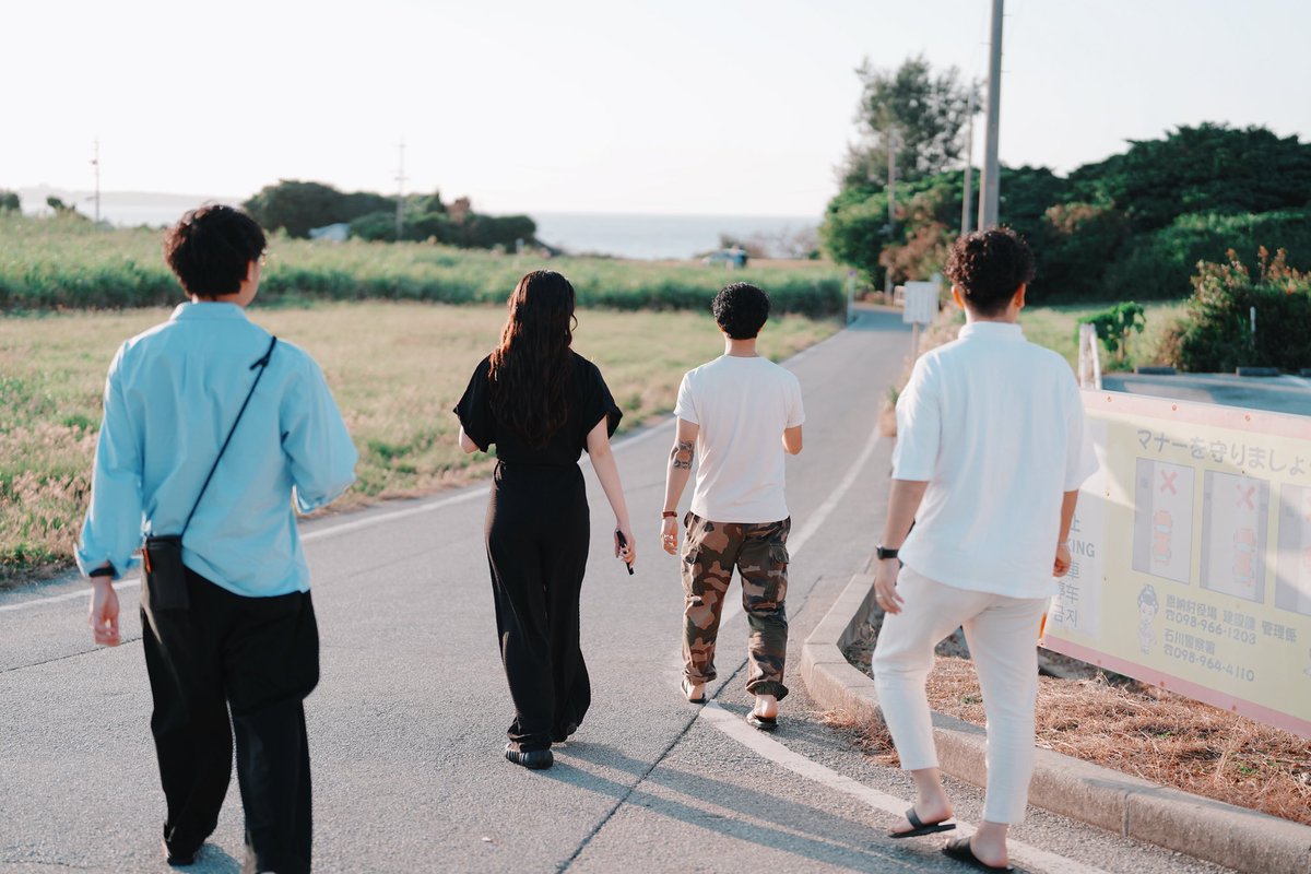 最近の沖縄に行きたい欲と、 このSONYの色味が相まって。 完全に落とし