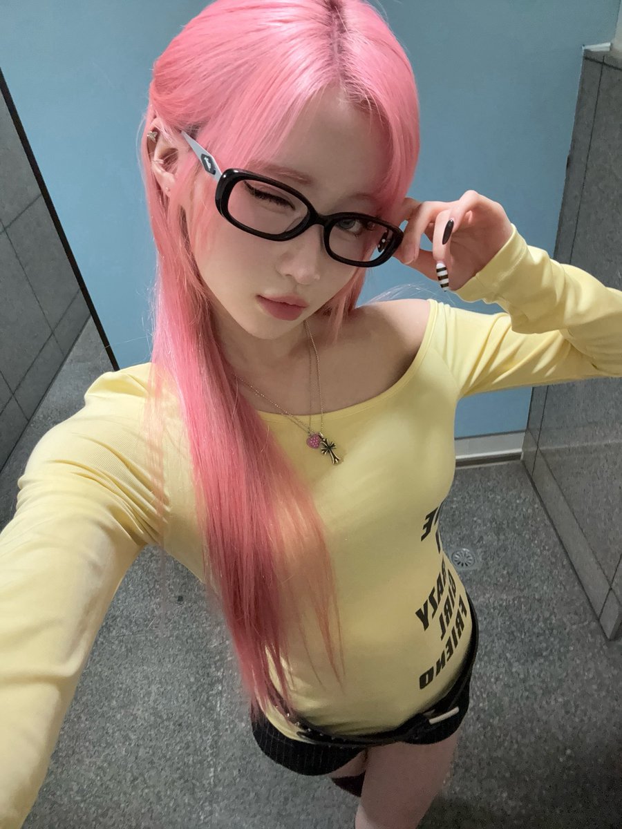 asasloops's tweet image. “i love my crazy girlfriend”

#아사 #ASA #ENAMIASA #アサ