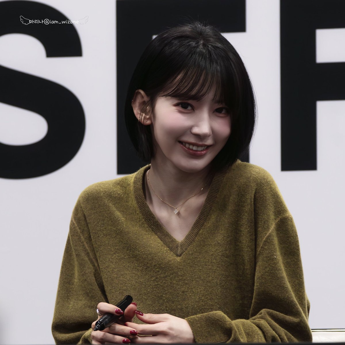 aiarukas's tweet image. 윙크 천재되고 천년돌 미소 지어주는거 유죄