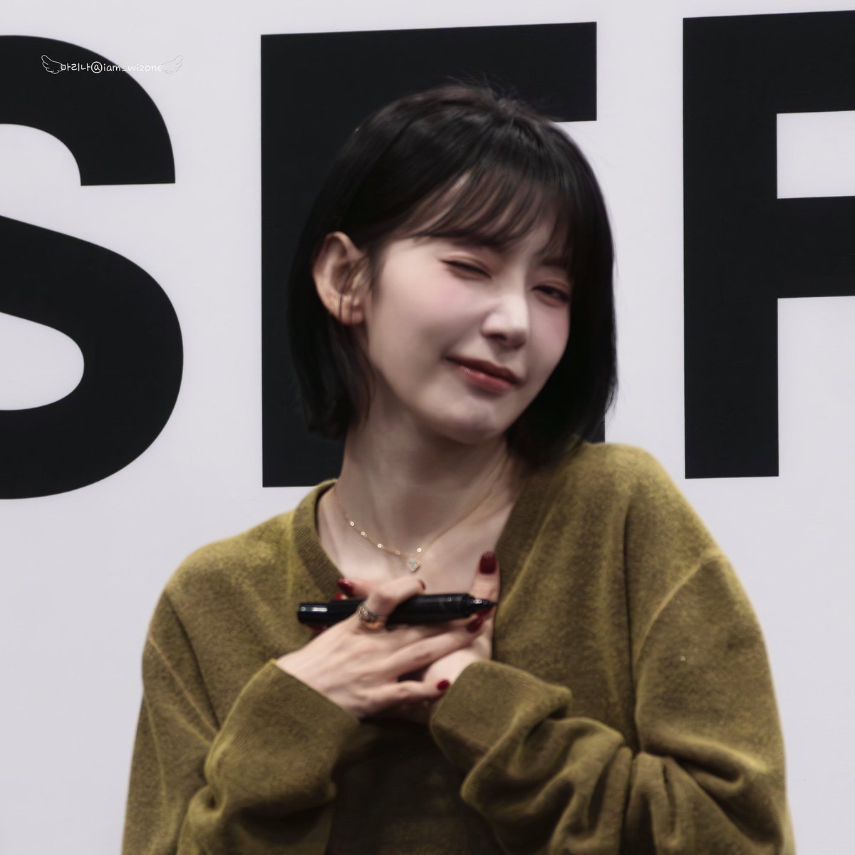 aiarukas's tweet image. 윙크 천재되고 천년돌 미소 지어주는거 유죄