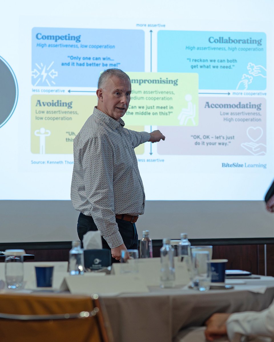 ضمن أحد محاور برنامج تطوير المهارات القيادية في أفنية، نعمل على تعزيز الوعي القيادي لدى الفريق من خلال التركيز على مهارات التواصل الفعّال، وتحمل المسؤولية، وإدارة التحديات اليومية في بيئة العمل.

يأتي هذا الجانب كجزء من مسار تطوير متكامل يهدف إلى رفع كفاءة الفرق، وتحسين أساليب