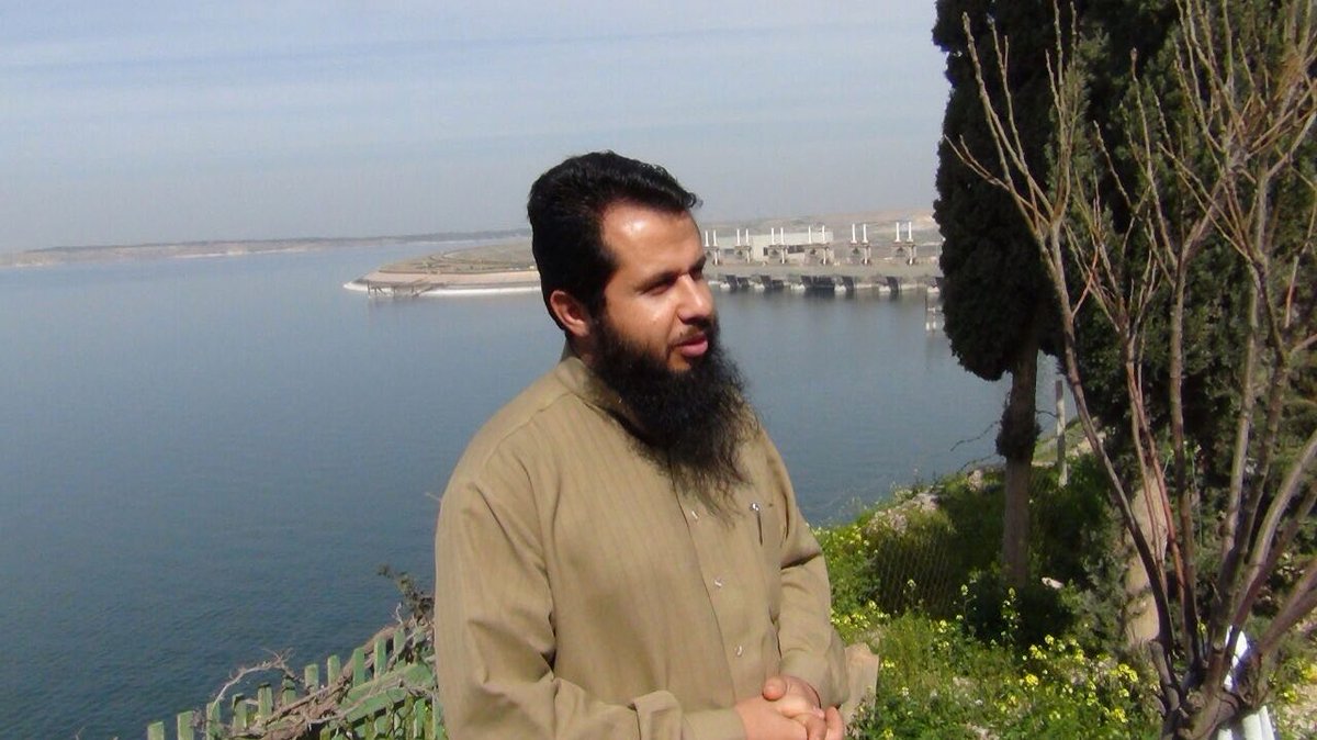 ذكريات كلما مرت تبكين العيونا  ..

الطبقة 2013