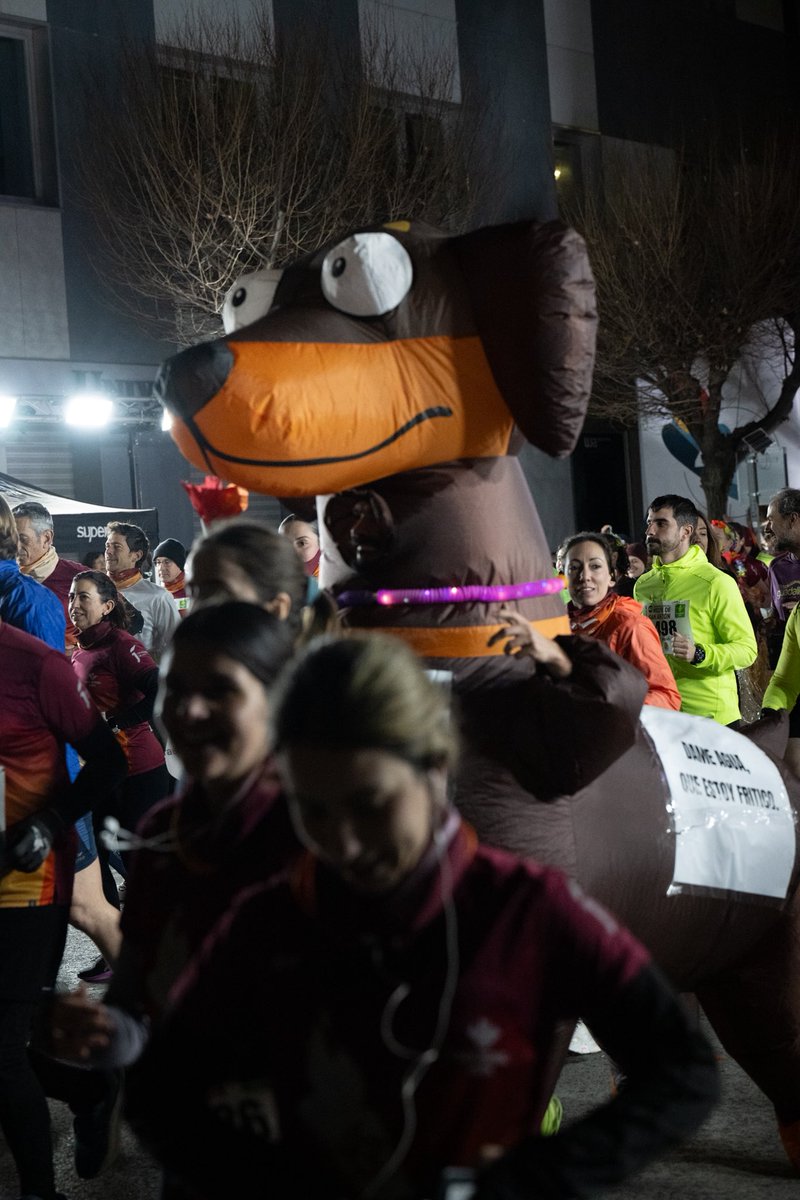 Os ofrecemos algunas de las muchas imágenes que nos dejó la edición número 43 de la Carrera Urbana Internacional Noche de San Antón 🔥 🏃🏽 🏃🏻‍♀️ 

En breve habilitaremos el enlace para que pueda buscar su foto por número de dorsal y la tradicional galería 📸