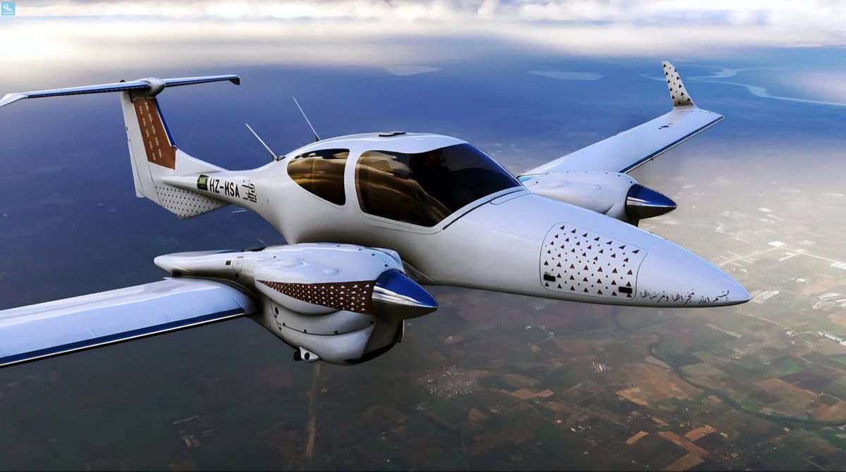 من الكتب القيمة التي تستحق القراءة بحرص... يحكي قصة اول رحلة طيران منفردة للكابتن السعودي مشعل السديري... ستجد فيه معلومات جميلة عن البلدان التي زارها بقيادة طيراته الخاصة في "رحلة وطن" متميزة... شكرا لكم أيها الطيار الرائع