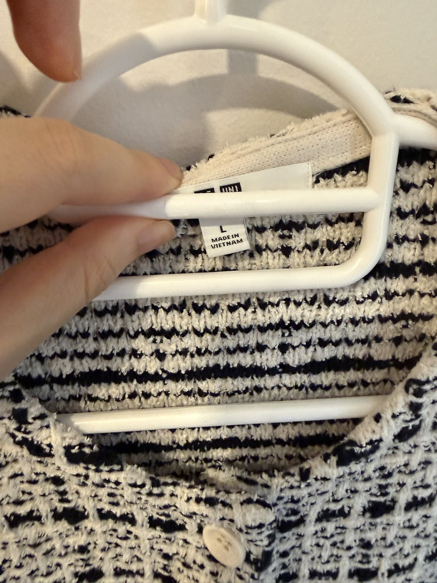 forfarin's tweet image. ส่งต่อเสื้อแขนยาวกันหนาว uniqlo knitted jacket ใส่ไป 1 ครั้ง ใหม่ไม่มีตำหนิ size L ราคา 700 ส่งฟรี #ส่งต่อยูนิโคล #ส่งต่อuniqlo #UNIQLO #uniqlothailand #โล๊ะตู้ #โล๊ะตู้เสื้อผ้ามือสอง #เสื้อผ้ามือสอง #เสื้อผ้ามือ2 #ส่งต่อเสื้อผ้า #ส่งต่อเสื้อผ้ามือสองสภาพดี