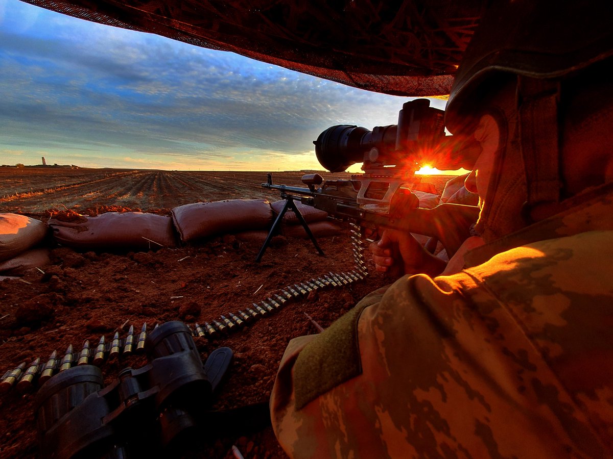 Tetikten önce yüreğimize güveniriz. 🇹🇷

#MillîSavunmaBakanlığı