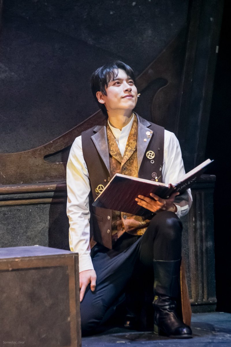 260118 뮤지컬 은하철도의 밤 : 스페셜커튼콜 :)

윤승우 배우님 :)