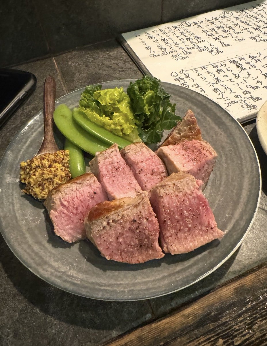 nyasu1982's tweet photo. 1番大好きな先輩が逝った。

お別れとか
色々してきて、昨夜
宮城にBack again.

飯食って酒飲んでネットして
つくづく思う。

皆んな死んだ

リンダリンダ

僕の順番が来た時に
皆んなのとこにいけるように
美しく生きようと思う。

特別に　ドブネズミ https://t.co/0T4r2fnpVs