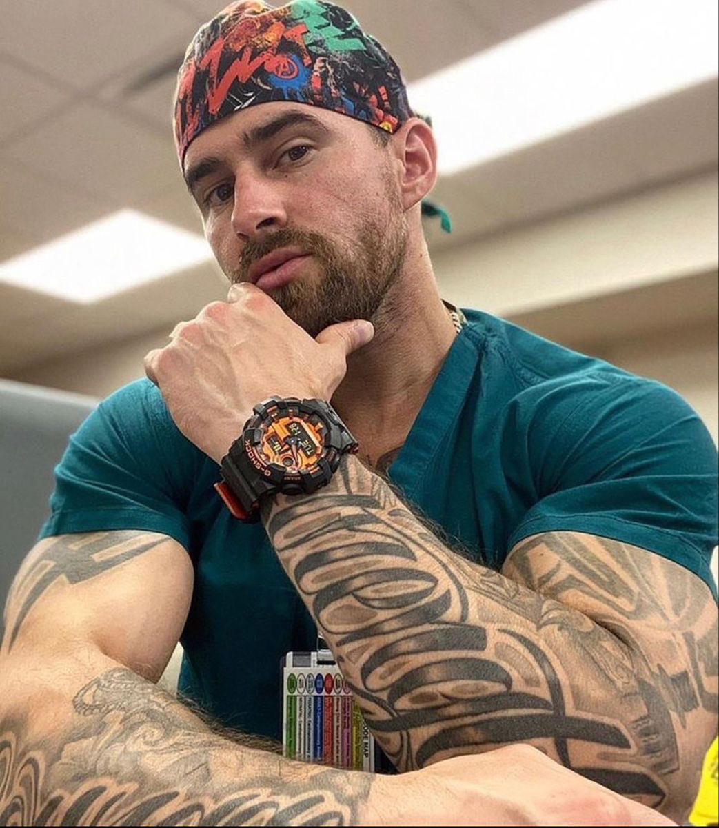 Dominickarxo7's tweet image. I don’t have a boyfriend but i want a older one ☝️