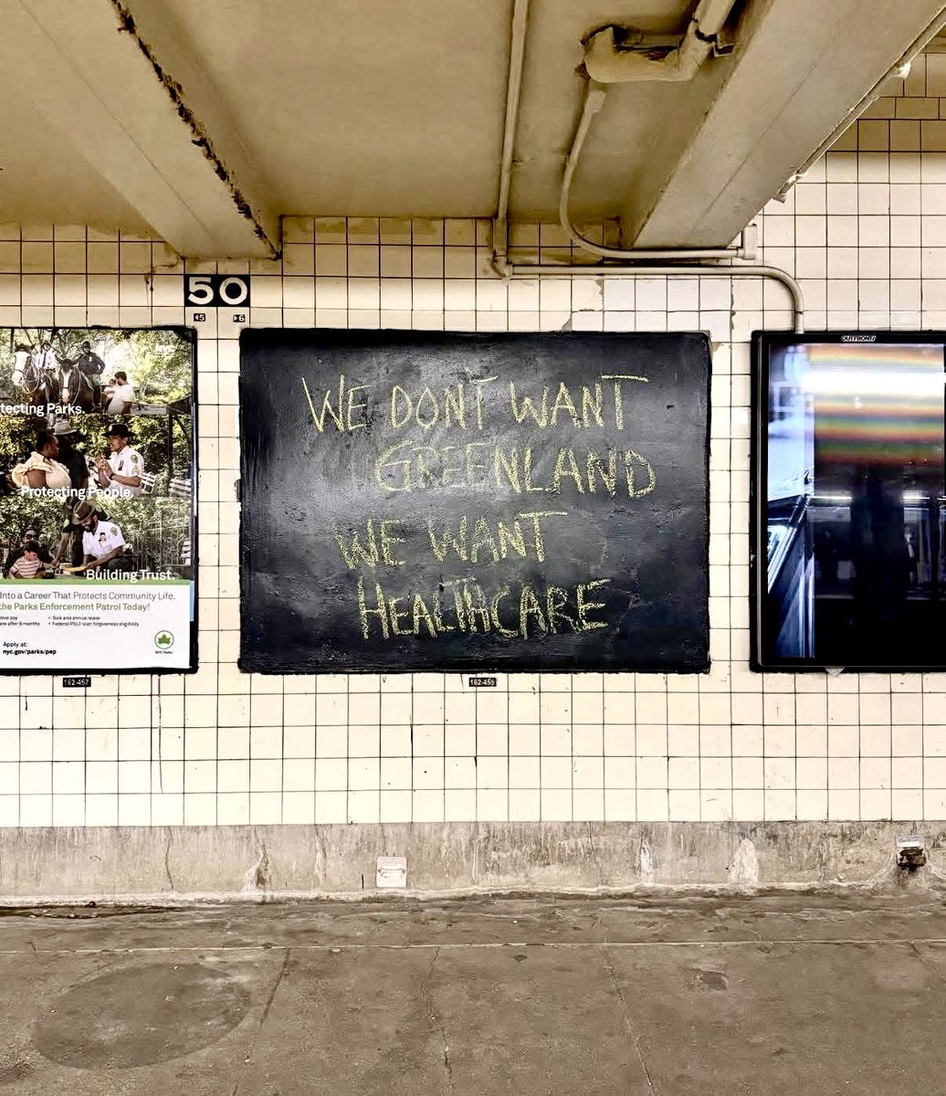 Trouvé sur <a href="/facebook/">Facebook</a> ⤵️

Dans le métro à New York : « Nous ne voulons pas du Groenland, nous voulons une couverture médicale »