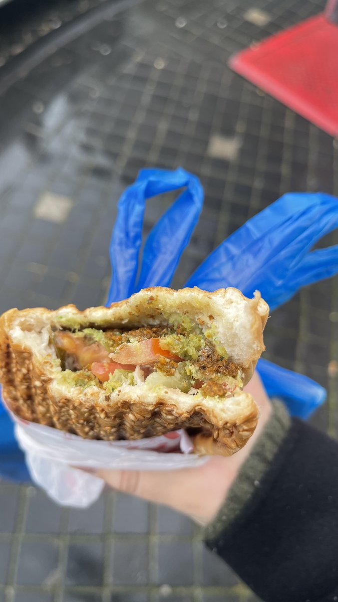 _fivebifive's tweet image. ran some errands at old town and treated myself to a falafel sandwich from the oldest falafel bodega in the country

good day
