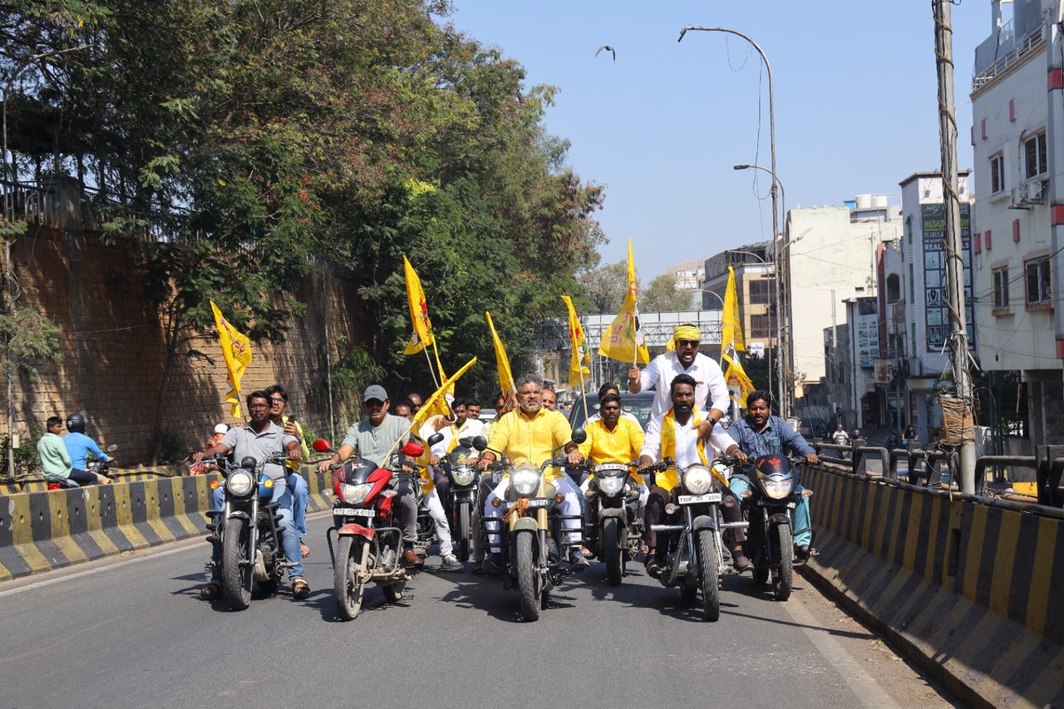 అన్న నందమూరి తారక రామారావు గారి 30వ వర్ధంతి సందర్భంగా తాలికోట హరికృష్ణ గారి ఆధ్వర్యంలో నాగారం నుంచి ఎన్టీఆర్ ఘాట్ వరకు ఘనంగా బైక్ ర్యాలీ నిర్వహించారు.
#JoharNTR 
#NTRLivesOn