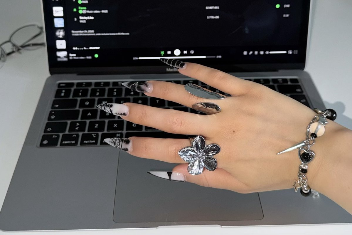 opaquebloo's tweet image. .⋆♱⃓ fame inspired nails ¡ᵎ!ᵎ