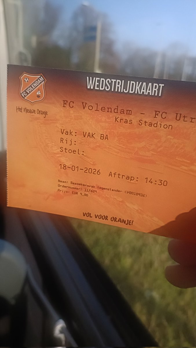 Ramoncp72's tweet photo. #volutr #footlight voor het eerst in hele lange tijd weer een potje in Volendam. Daar waar ik in 1991 mijn allereerste uitwedstrijd van @fcutrecht zag https://t.co/aUwBzgjShN