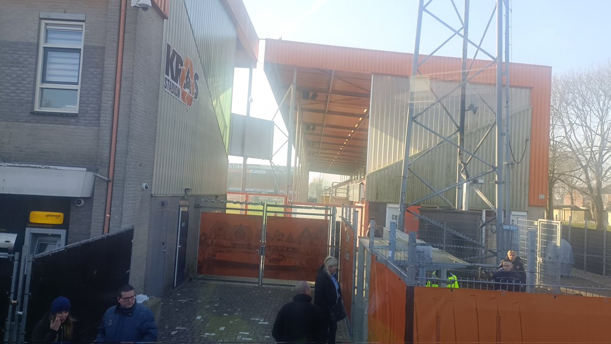 Ramoncp72's tweet photo. #volutr #footlight voor het eerst in hele lange tijd weer een potje in Volendam. Daar waar ik in 1991 mijn allereerste uitwedstrijd van @fcutrecht zag https://t.co/aUwBzgjShN