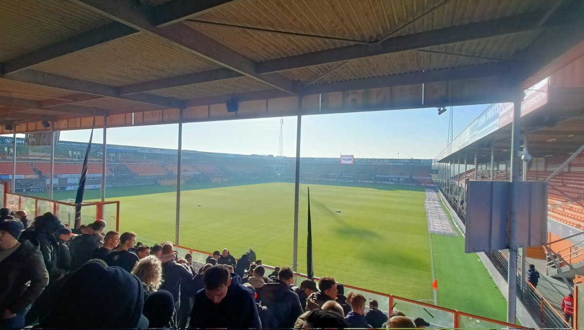 Ramoncp72's tweet photo. #volutr #footlight voor het eerst in hele lange tijd weer een potje in Volendam. Daar waar ik in 1991 mijn allereerste uitwedstrijd van @fcutrecht zag https://t.co/aUwBzgjShN