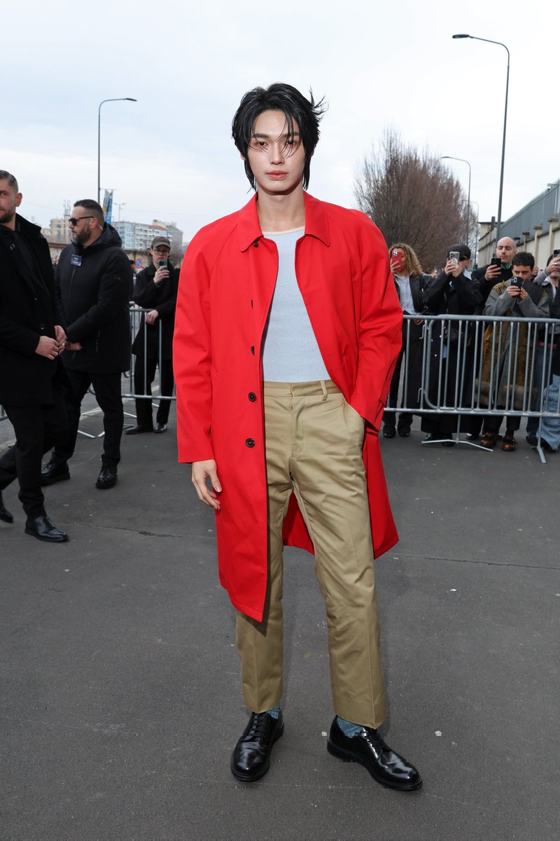 TheePopCore's tweet image. Win Metawin is serving flawless looks that are nothing short of perfection at the Prada Fashion Show today.