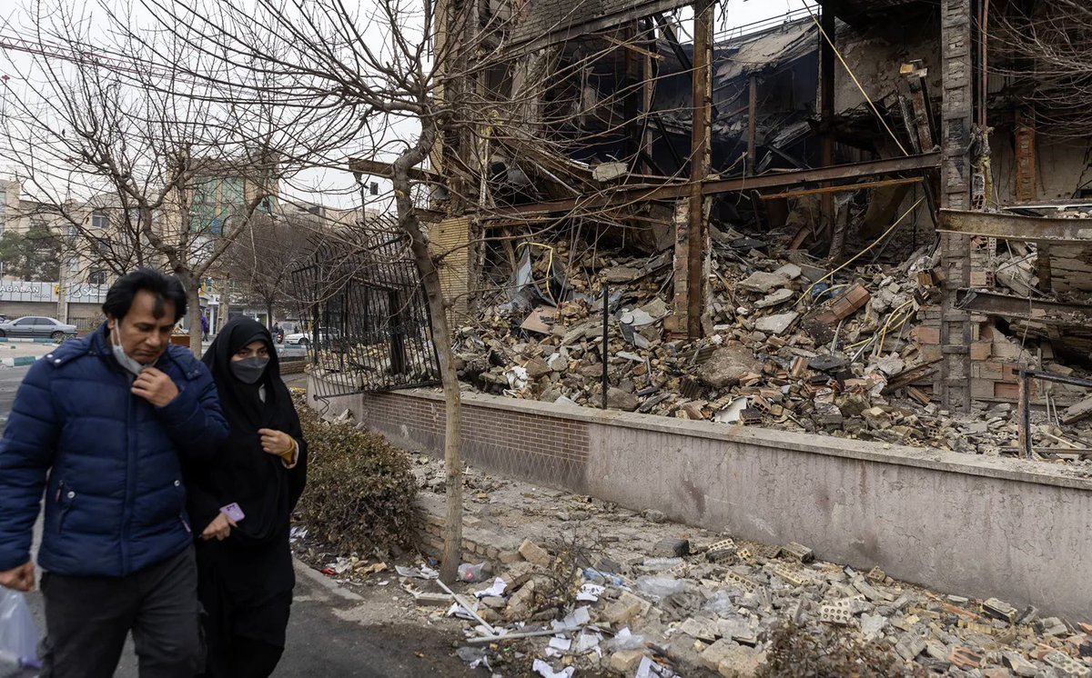 كشف حوار أجراه #يمن_فيوتشر مع عضو #المجلس_الوطني_للمقاومة_الإيرانية، #مهدي_عقبائي، أن الانتفاضة الإيرانية التي اندلعت في 28 ديسمبر/كانون الأول 2025 أعادت إنتاج نفسها في شكل تمرد اجتماعي ممتد، رغم القمع غير المسبوق والتعتيم شبه الكامل على الإنترنت.
yemenfuture.net/news/36221