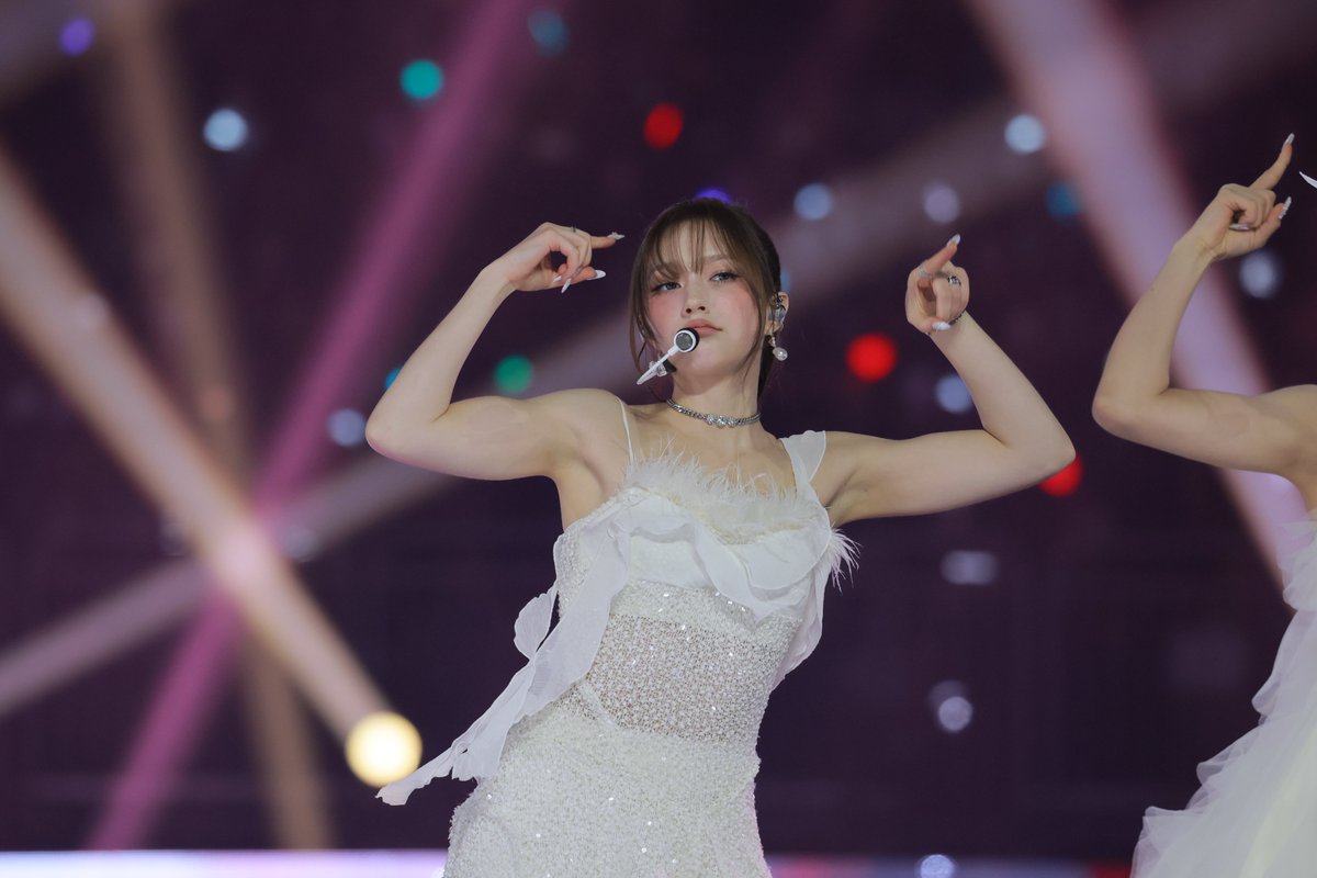 KpopDataShop's tweet photo. 251114 #ChanelleMoon 3300+ pics https://t.co/5DadSyeylw