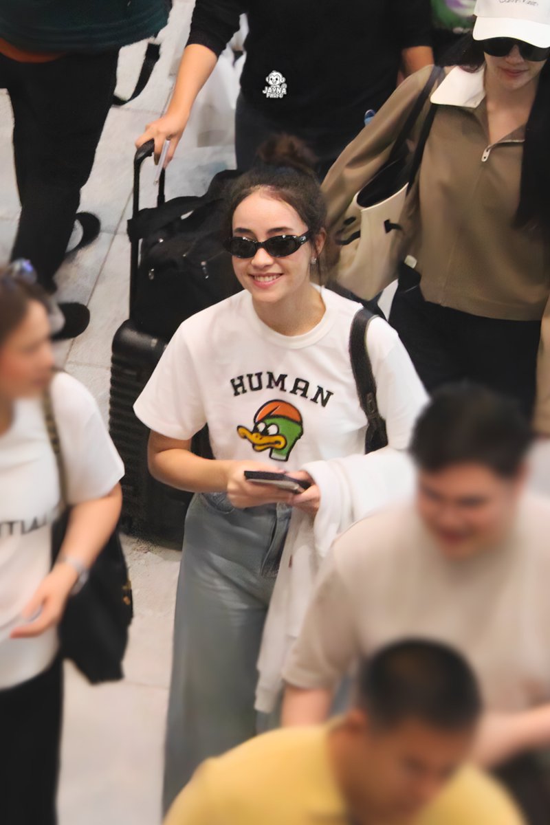 JAYNAFILOMONKEY's tweet image. VLOG IN MNL! Let's Watch it over and over again!!! Here are some photos at the Airport after the event! 😍

🔗youtube.com/watch?v=kdweJO…

#aangelinaass 
#GinJay #จินเจ