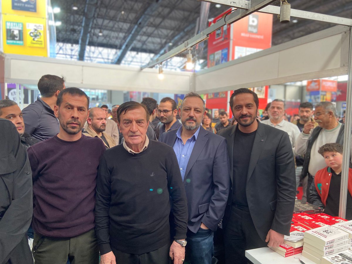 Ülkü Ocakları saldırmıştı... 

Osman Pamukoğlu'ndan Adana'daki kitap fuarında Veryansın Tv ve Pankuş Yayınları standına ziyaret

veryansintv.com/ulku-ocaklari-…