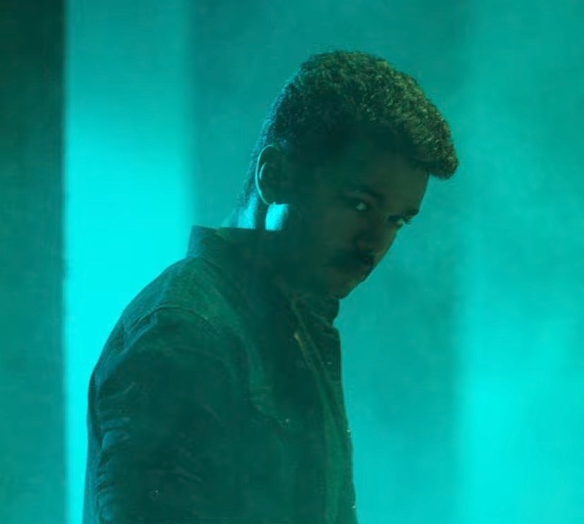 TheJ4yMan's tweet image. I think anna is playing triple roles in this 😮

ghost anna, long hair anna and cop anna