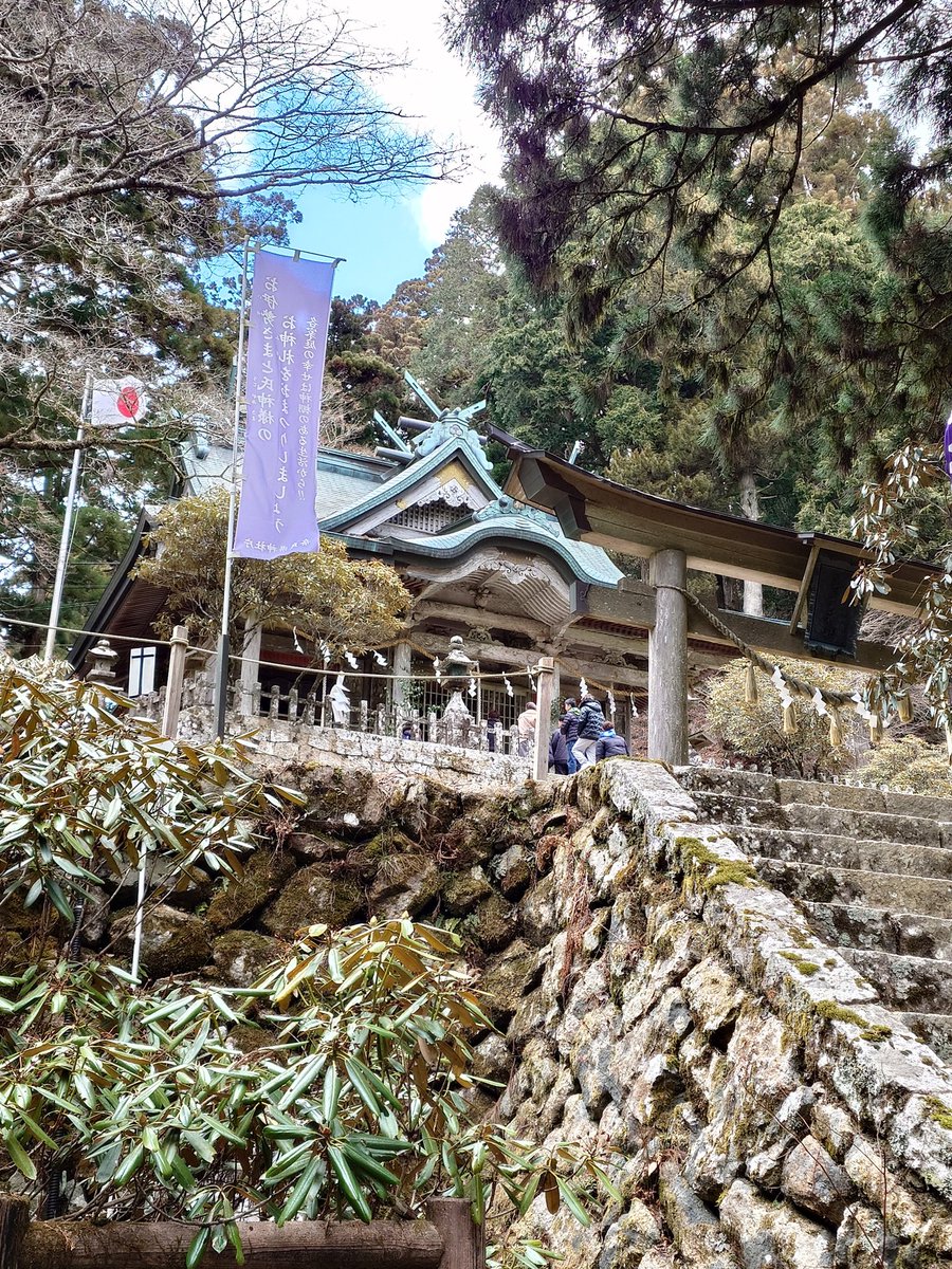 #玉置神社
#呼ばれた人しか辿りつけない神社
今回の巡拝の最初に選んだのは、奈良県十津川村、玉置山の山頂近くに鎮座する玉置神社。
昨年10月、奈良の瀬織津姫命ゆかりの地を巡拝した際、距離と行程の都合でどうしても参拝が叶わなかった場所です。
                 instagram.com/reel/DTpw4TUAR…