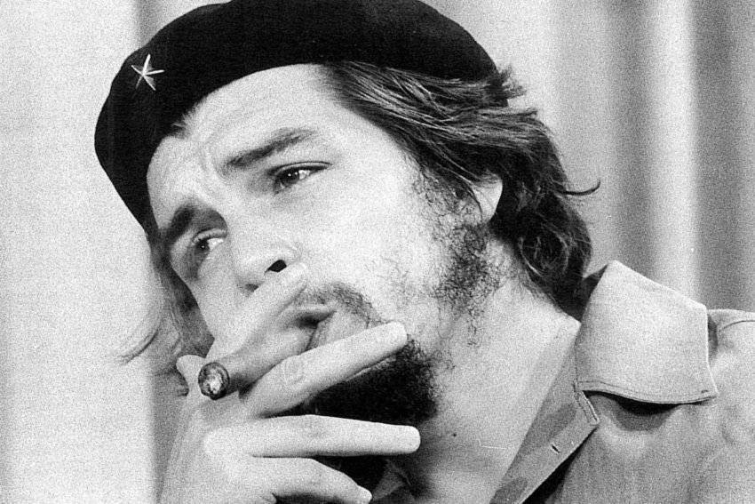 ....pero ni tantito así!! Estamos claros comandante. Nos sobran ejemplos. Ni tantito así ! #CheVive #CubaEstaFirme