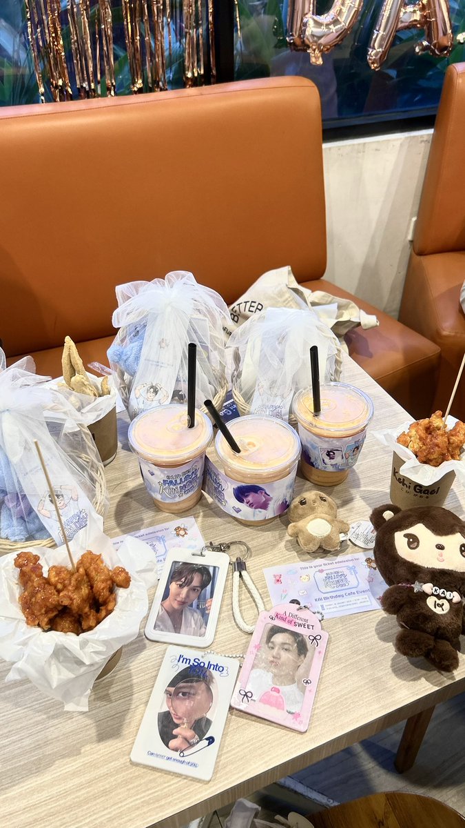 kaibear_myluv's tweet photo. It’s still #Kai birthday week!🤎🐻✨

Had so much fun today at Kai Birthday Cafe Event by @KAIngel114 🤍

Thank you kaaa @zkdlinpf !✨ 

#FallenKAIngel https://t.co/SAt5xahOWB