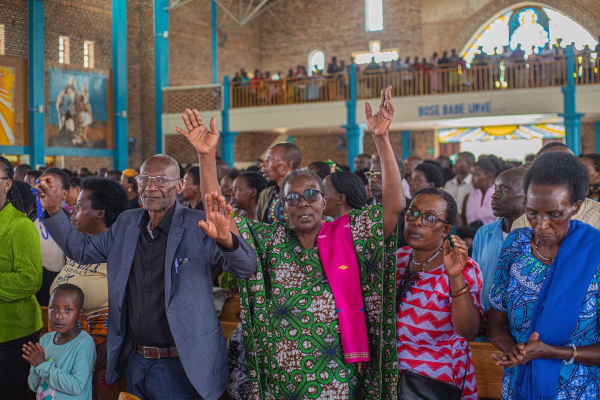bible_rwanda's tweet photo. 📍#HAPPENINGNOW📍
#ChristianUnityWeek2026
#BSR
The #Service on the #Launching of the #Prayer for the #Christians Unity week on the #NationalLevel has kickedoff at the #CatholicParish #St.André GITARAMA, in #KabgayiDiocese https://t.co/AHBz3262Hz