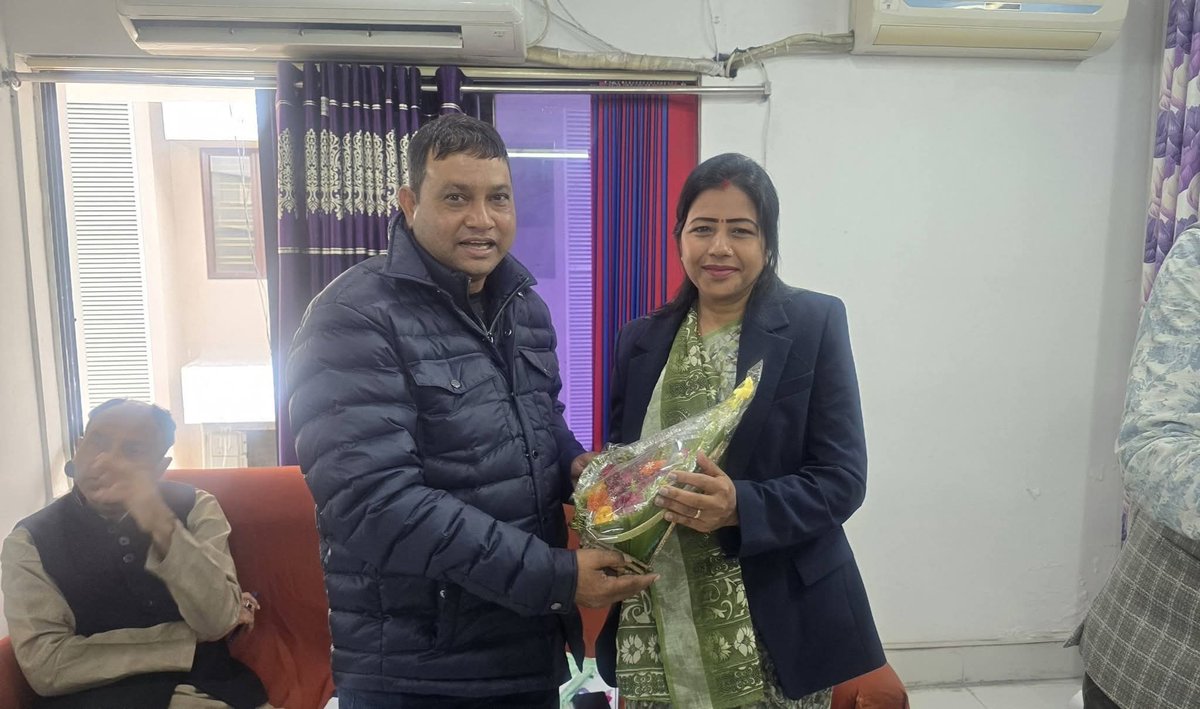 INC स्क्रीनिंग कमिटी के अध्यक्ष B. K. Hariprasad जी के साथ मै आज PCC कार्यालय, कोलकाता में आगमन। कांग्रेस नेताओं व कार्यकर्ताओं द्वारा आत्मीय स्वागत।
इस अवसर पर सह-प्रभारी अंबा प्रसाद जी उपस्थित रहीं।
#WestBengal #INC #Congress #AssemblyElections #Kolkata