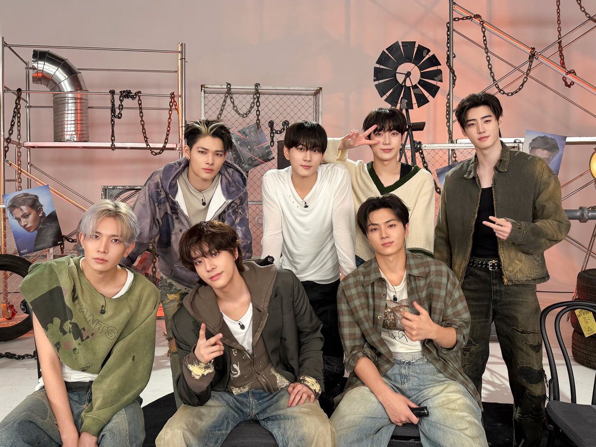 ENHYPEN's tweet image. [#오늘의ENHYPEN] 추격을 피해 도착한 임시 도피처에서🏚️ 엔진과 함께라서 든든했어요❤️‍🩹 엔진! 이 도피의 끝까지 함께해 줄 거죠? #260118 @ 'THE SIN : VANISH' COMEBACK LIVE