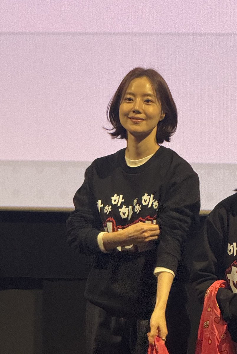 moongcw_w's tweet photo. 보나도 채원도 너무너무 예쁘다 https://t.co/4tIRg5JEEF