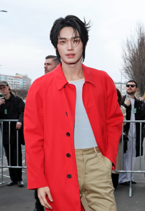 AboutMusicYT's tweet image. Win Metawin arrives at the Prada Fashion Show today.