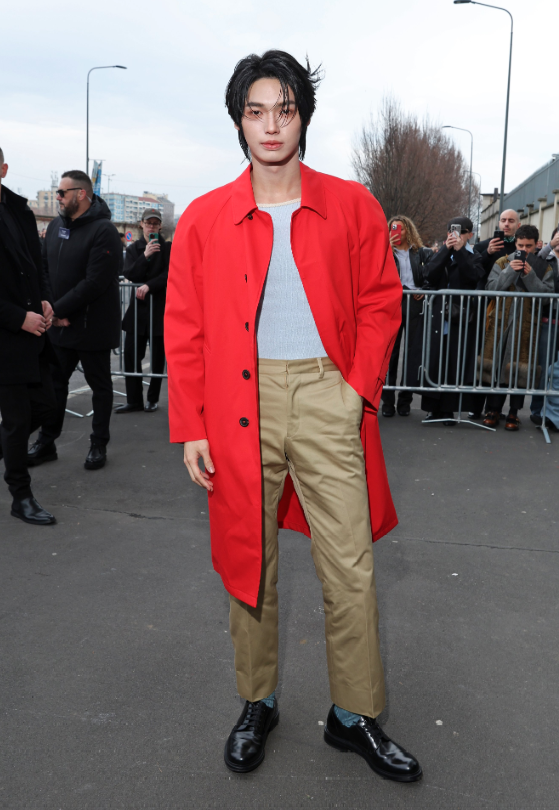 AboutMusicYT's tweet image. Win Metawin arrives at the Prada Fashion Show today.