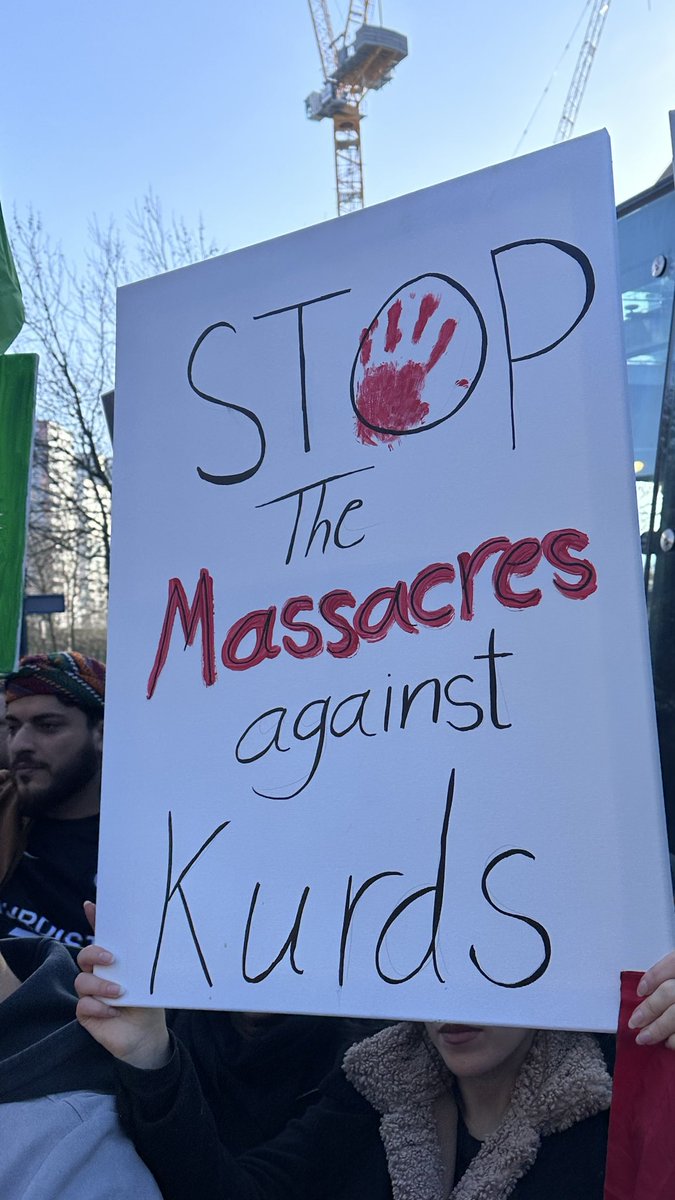 Demonstratie van de Koerden tegen onmenselijke daden van Turkije en regering van Jihadistische #Colani(El-Qaida) in #Syrië en #Rojava.