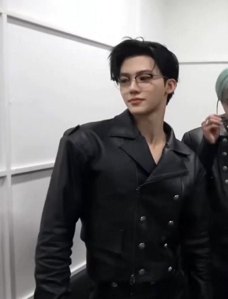 itznajaem's tweet image. GETTING READY                    TO MAKE HISTORY