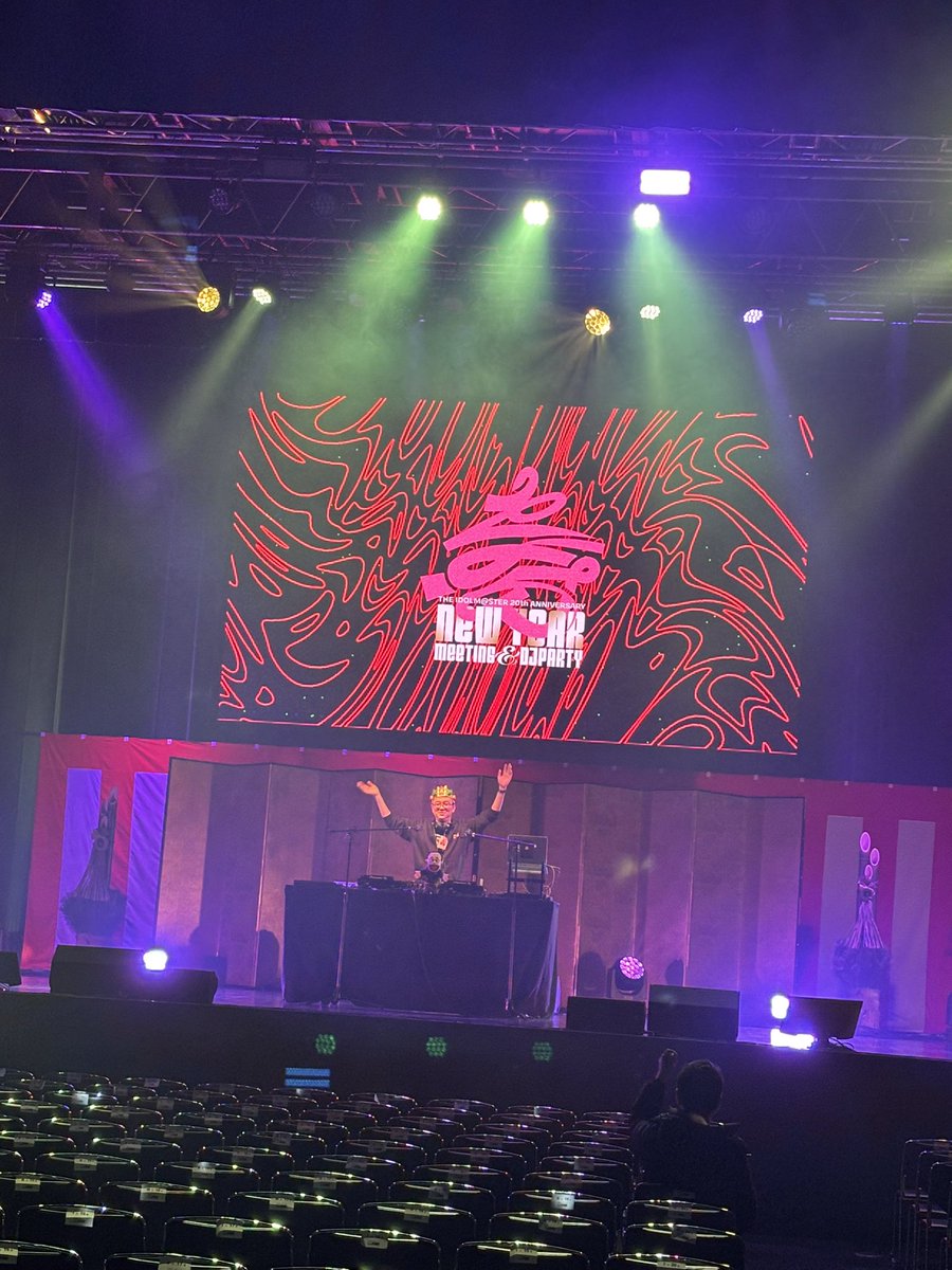 eriko_co_log's tweet image. 🩷🩷🎍おつかれさまでした🎍💚🩵
#アイマス新年会_名古屋day2

新年1発めのDJなので、お正月らしく干支にまつわる選曲と今日の登壇キャストに絡めた選曲などにしてみました〜！
セトリ決め楽しくて🥹むずかった🥹あああああ

リハ中のDJOJを激写したので置いておきますね