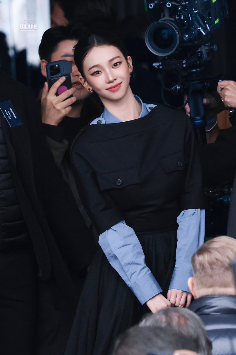 blue_karina_'s tweet image. 260118 PradaFW26

#aespa #에스파 
#Karina #카리나 #劉知珉 #カリナ
#KarinaxPrada  #PradaFW26