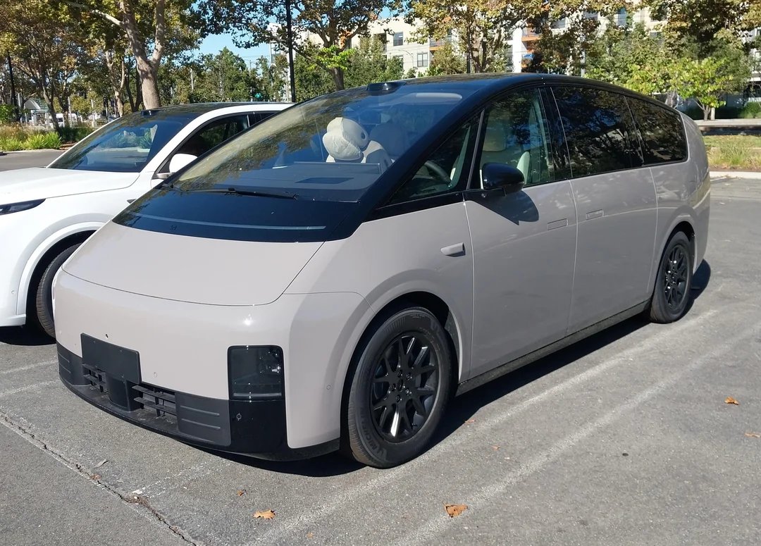 🇵🇱🚫🇨🇳 Poland is working on banned privately owned cars manufactured in China from entering military bases. The decision is based on analyses, which warn that onboard cameras, sensors, and LiDARs can create three-dimensional maps of bases, track troop movements.