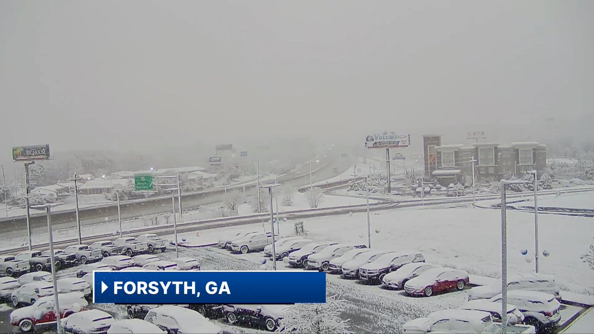 TrevorsWeather's tweet image. Snow is covering the ground in Forsyth, GA! @ActionNewsJax #gawx #firstalertwx