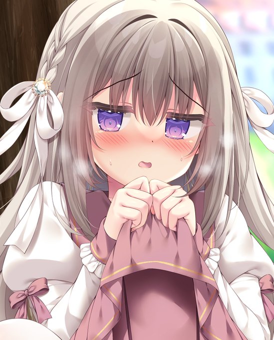 「誰も…いませんわよね…?」 