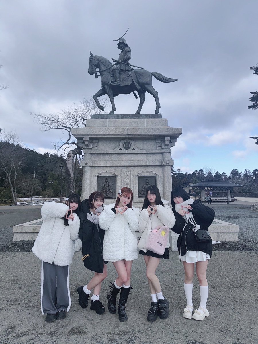 解散ライブまであと22日💐

ミルスフェ解散後アイドルを(暫くか今後も)やる予定がもうないので後悔しないように最後のステージだと思って2/9 harevutaiに立ちます💎
(自分の中でいろんな気持ちがあっていろんな事があって簡単に絶対またやりたいから待っててねと言えなくてごめんね🥲)