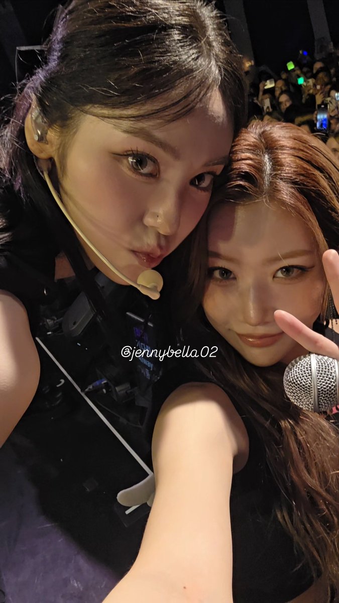 jennybella02's tweet image. Lipsoul selcas on my camera roll from yesterdays Show🙊

260117 Artms in cologne 

#ARTMSinCologne #artms #Grand_Club_Icarus #kimlip #jinsoul #lipsoul #김립 #진솔 #아르테미스