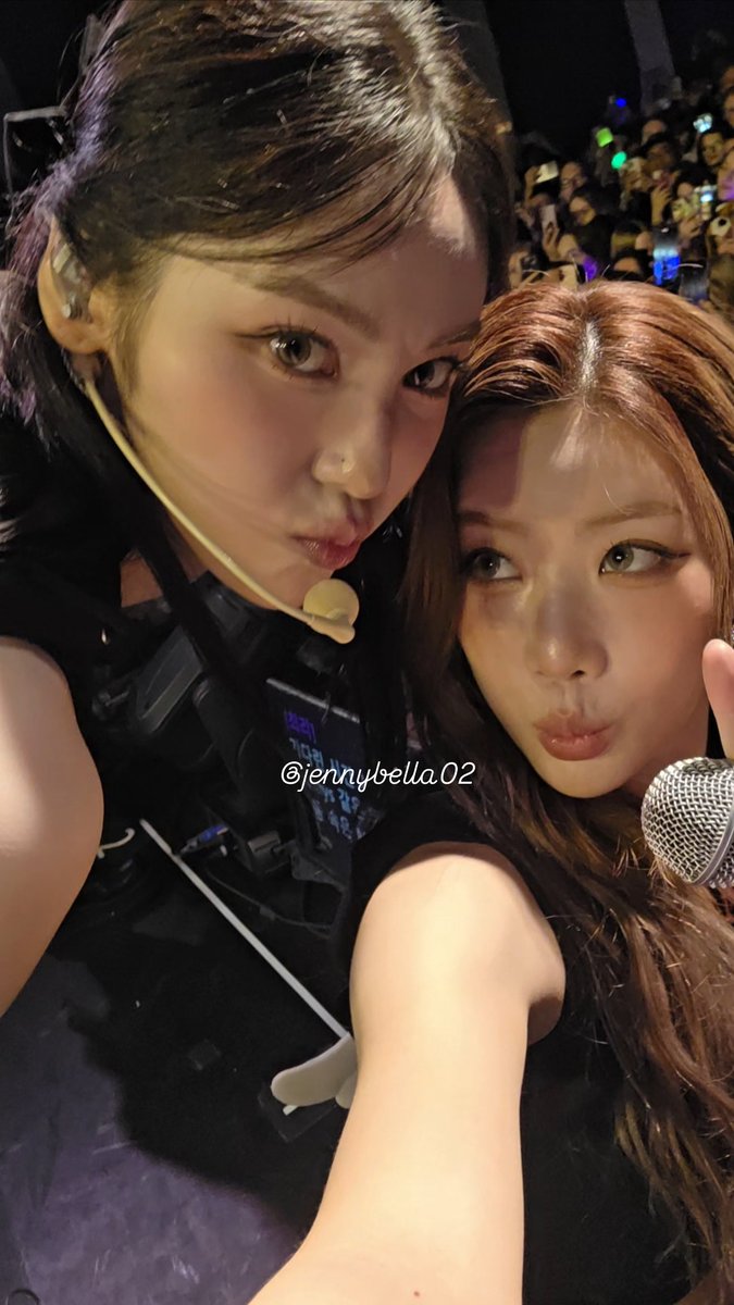 jennybella02's tweet image. Lipsoul selcas on my camera roll from yesterdays Show🙊

260117 Artms in cologne 

#ARTMSinCologne #artms #Grand_Club_Icarus #kimlip #jinsoul #lipsoul #김립 #진솔 #아르테미스