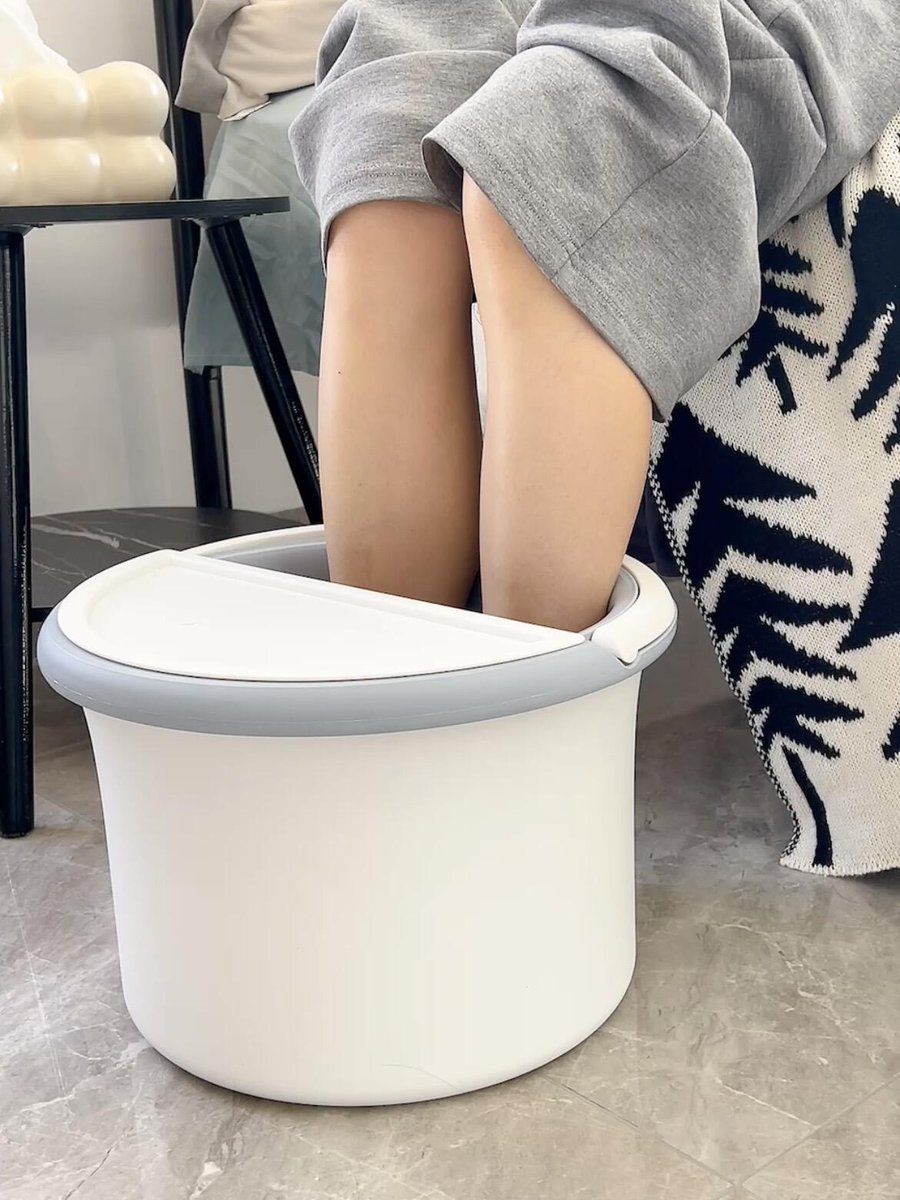 Runfurthermore's tweet image. 新しい足湯を買った。寝る前に足を浸して健康に使おうと思ってる