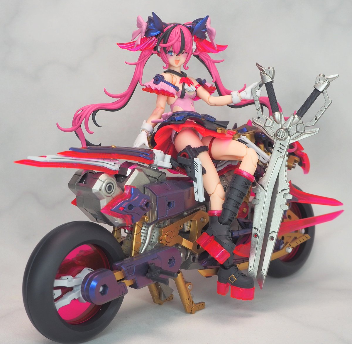 siguroreru's tweet image. 座りポーズで締め
ラピッドレイダーレイダーとかいう安直ミキシングですが上手く出来ました！
レイダーは表情豊かでキャラ立ってるし武装カッコイイしでBlock2で一番お気に入りかも…！
見て頂きありがとうございます！（8/8）