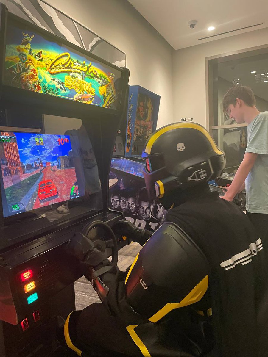 Helldiver gaming at Anthro northwest 8